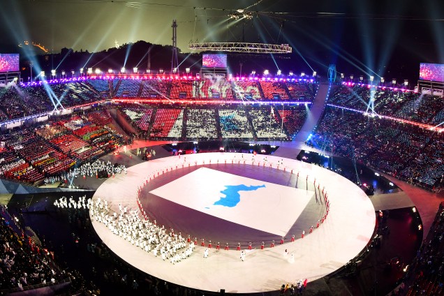 Vista aérea do estádio Pyeongchang durante a abertura dos Jogos Olímpicos de Inverno, no momento em que a Coreia entra com a bandeira unificada - 09/02/2018