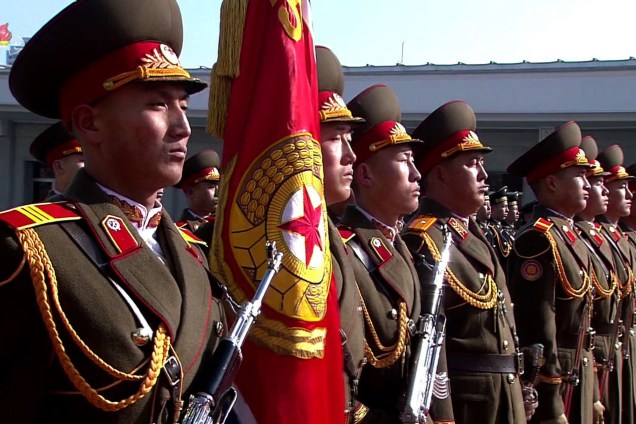 O desfile militar é uma clara demonstração de força apenas um dia antes do início dos Jogos Olímpicos de Inverno de Pyeongchang na Coreia do Sul - 08/02/2018