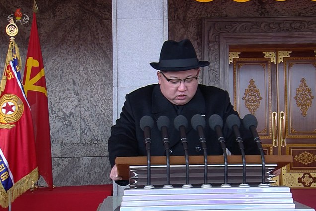 O ditador Kim Jong-Un discursa durante parada militar que marca o 70º aniversário das forças armadas da Coreia do Norte - 08/02/2018