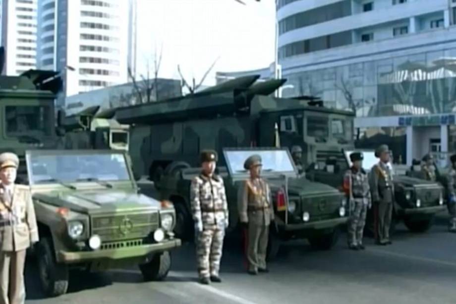O desfile militar é uma clara demonstração de força apenas um dia antes do início dos Jogos Olímpicos de Inverno de Pyeongchang na Coreia do Sul - 08/02/2018