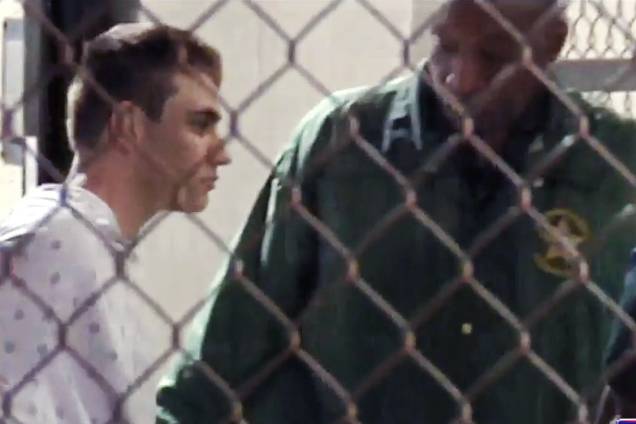 Nikolas Cruz é escoltado para a prisão do condado de Broward, Flórida