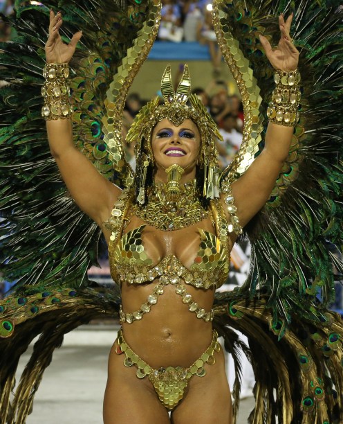 Rainha de bateria do Salgueiro, Viviane Araujo é vista durante o desfile na Sapucaí - 13/02/2018