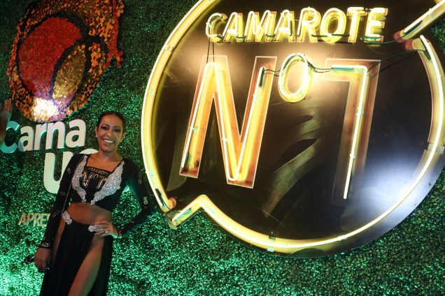 Samantha Schmütz chega no Camarote Nº1 para curtir o carnaval na Sapucaí - 12/02/2018
