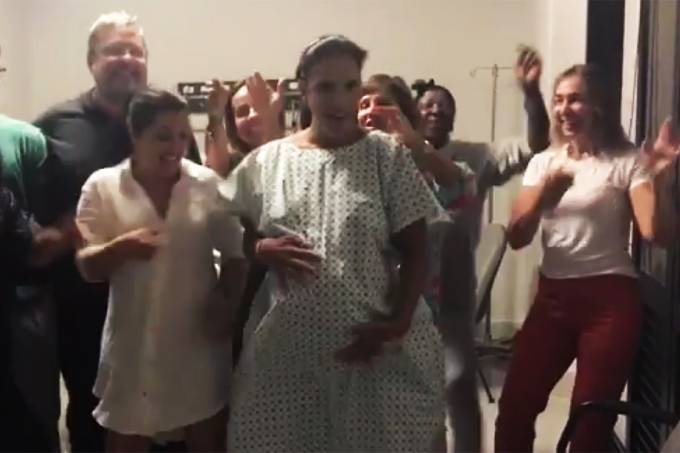 Ivete Sangalo posta vídeo dançando na maternidade