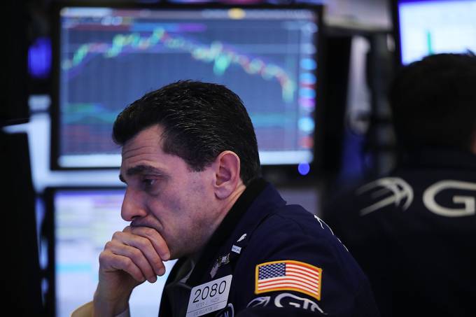 Corretor mostra preocupação após queda na Bolsa de Nova York