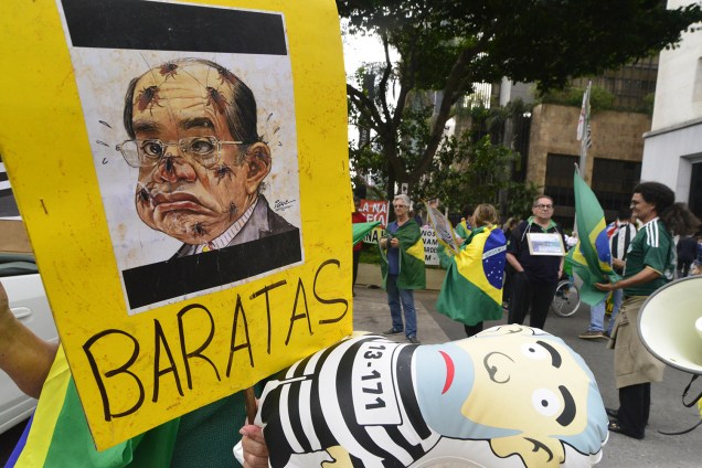 Manifestantes protestam a favor da prisão do ex-presidente Lula, que tem recurso de habeas corpus julgado pelo STF em Brasília, na tarde desta quinta. O ato acontece na região da avenida Paulista, na região central de São Paulo - 22/03/2018
