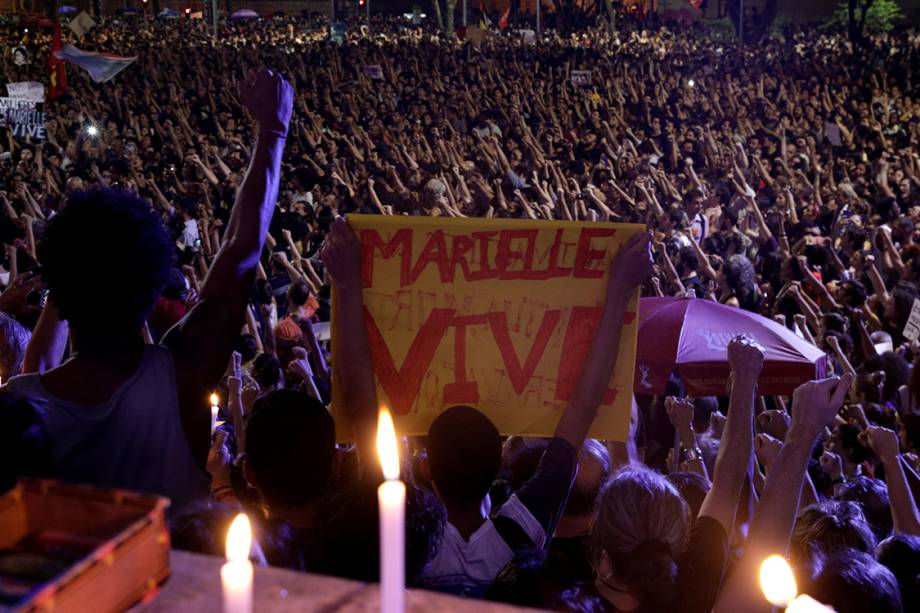 Milhares de pessoas protestam em frente a Alerj contra a morte da vereadora Marielle Franco, no Rio
