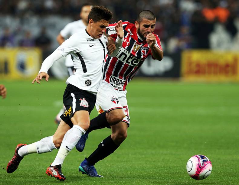 Lance na partida entre Corinthians e São Paulo, na semifinal do Campeonato Paulista, no Itaquerão