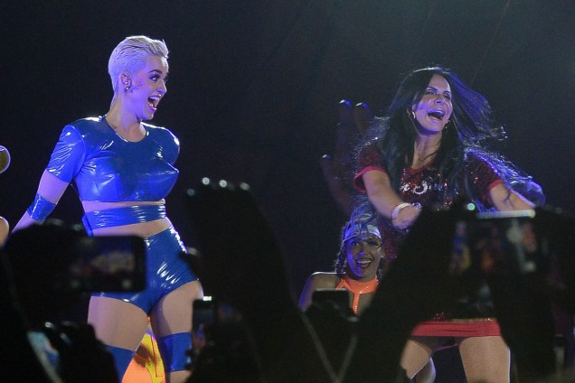 Gretchen faz participação no show da cantora Katy Perry no Allianz Parque, em São Paulo