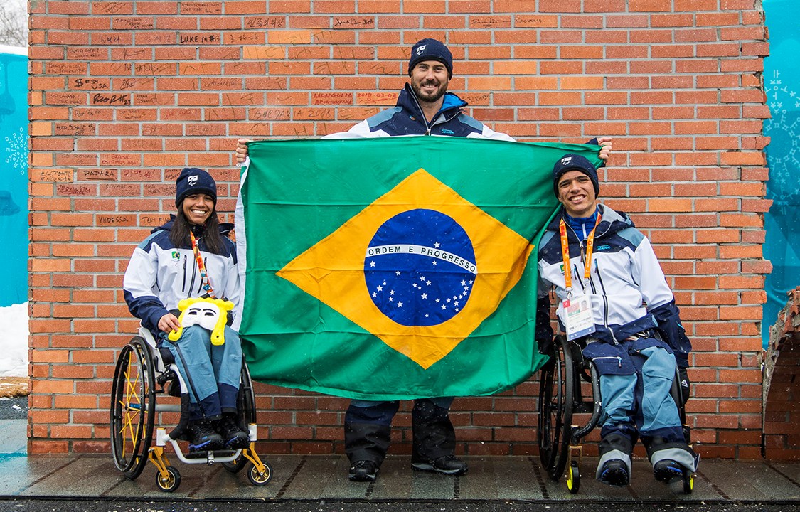 Os atletas paralímpicos Aline Rocha, André Cintra e Cristian Ribera em PyeongChang