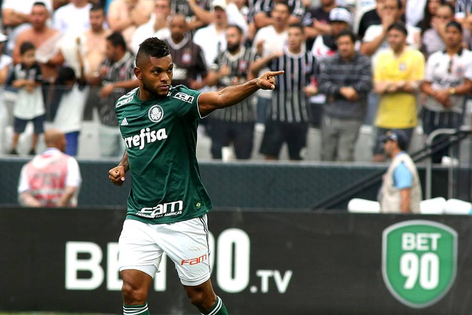 Borja, do Palmeiras, comemora gol contra o Corinthians, no primeiro jogo da final do Campeonato Paulista, no Itaquerão