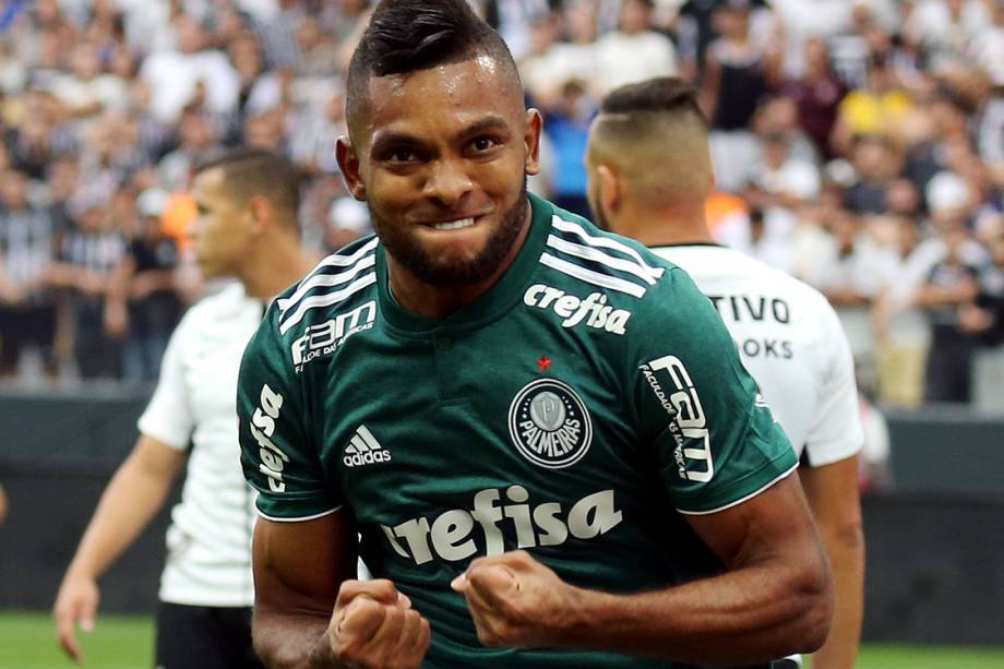 Borja, do Palmeiras, comemora gol contra o Corinthians, no primeiro jogo da final do Campeonato Paulista, no Itaquerão
