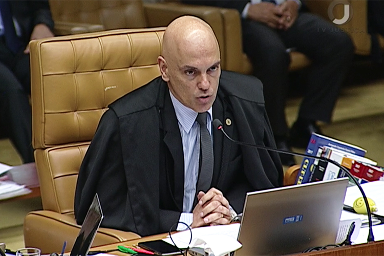 Alexandre de Moraes profere voto durante sessão do STF que julga habeas corpus preventivo de Lula