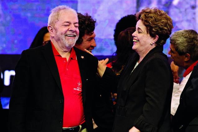 Luiz Inácio Lula da Silva e Dilma Rousseff, na abertura do 6º Congresso do Partido dos Trabalhadores em Brasília, em maio de 2017.