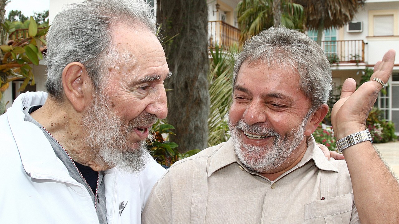 Presidente Luiz Inácio Lula da Silva conversa com o comandante Fidel Castro - 24/02/2010