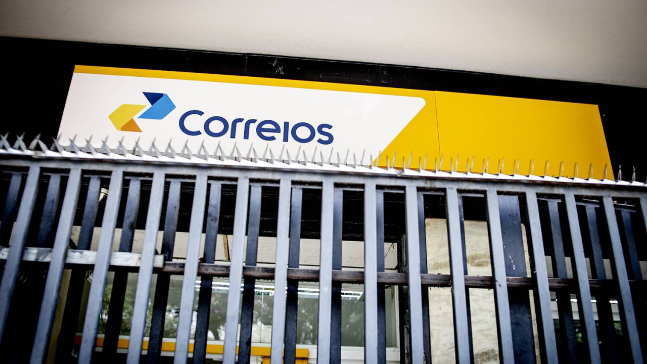 Funcionários dos Correios entram em greve por prazo indeterminado - 12/03/2018