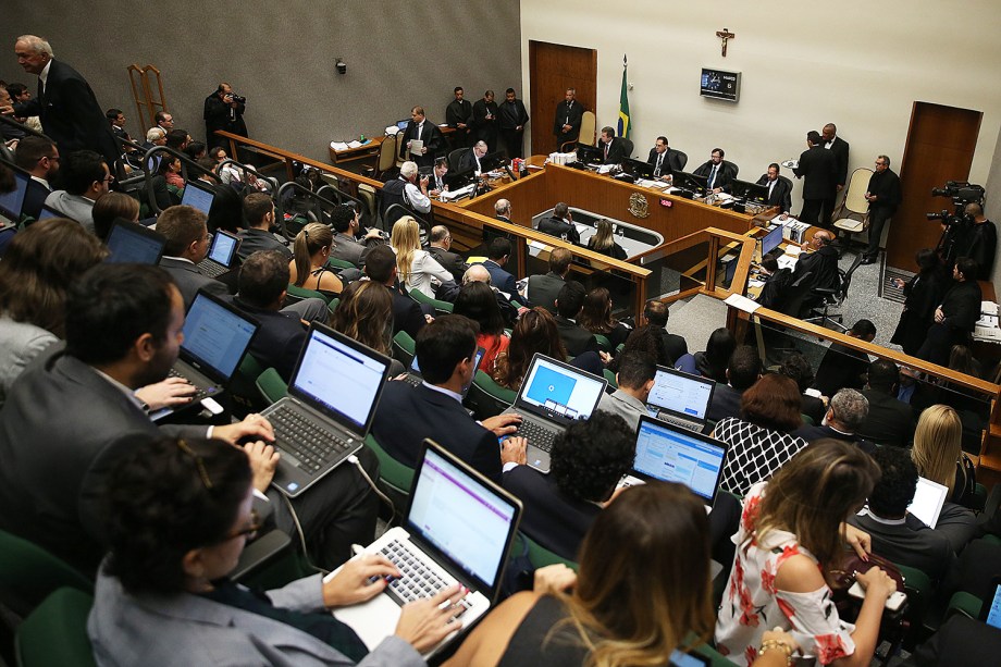 A Quinta Turma do Superior Tribunal de Justiça (STJ) começa a julgar pedido do ex-presidente Luiz Inácio Lula da Silva para evitar prisão após segunda instância - 06/03/2018