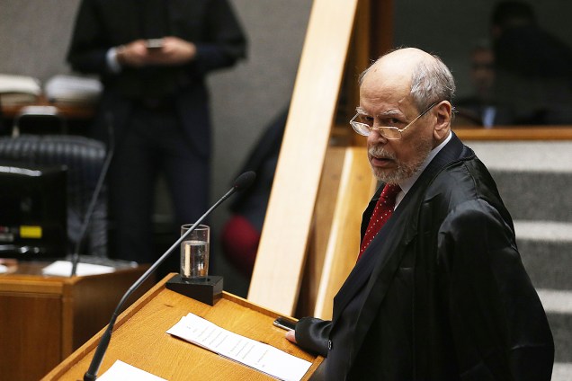 O advogado do ex-presidente Luiz Inácio Lula da Silva, Sepúlveda Pertence, durante sessão no STJ - 06/03/2018