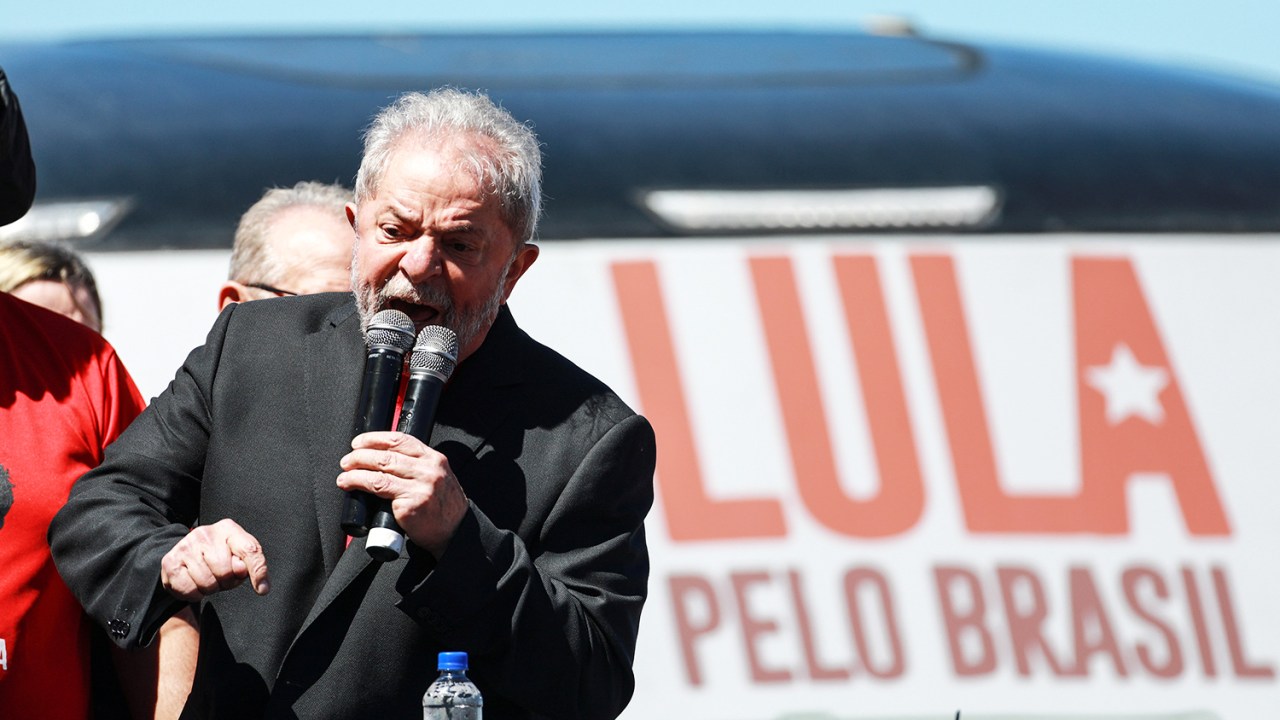 O ex-presidente Lula discursa na cidade de Santana do Livramento (RS) - 19/03/2018