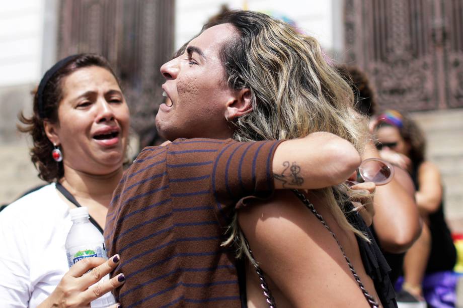 Manifestantes protestam em frente à Câmara Municipal do Rio de Janeiro (RJ), após a vereadora Marielle Franco (PSOL) ser assassinada dentro de veículo - 15/03/2018