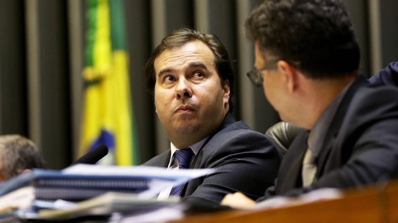 O presidente da Câmara dos Deputados, Rodrigo Maia, durante sessão plenária que aprovou o aumento de pena para roubo com uso de explosivos, em Brasília (DF) -28/02/2018
