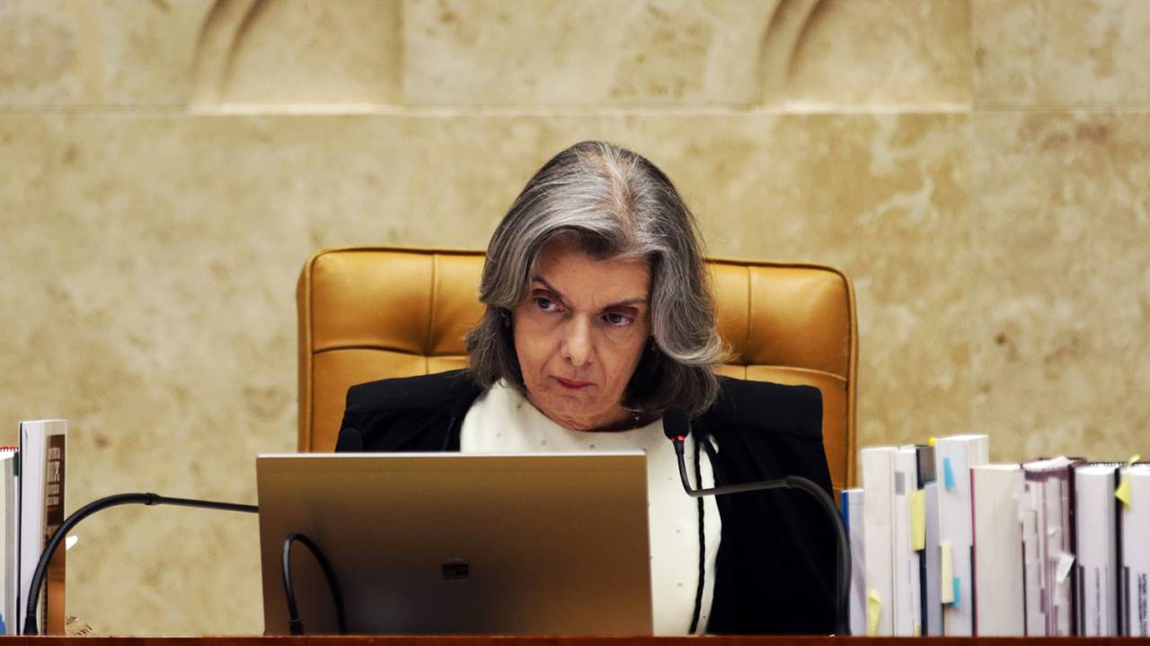 A presidente do STF (Supremo Tribunal Federal), Cármen Lúcia, durante sessão que julga habeas corpus preventivo do ex-presidente Lula - 22/03/2018