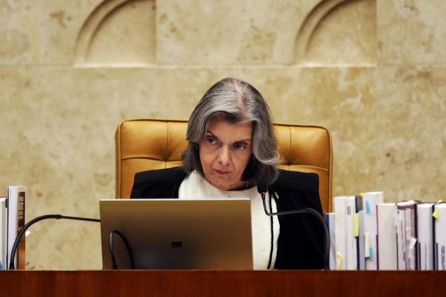 A presidente do STF (Supremo Tribunal Federal), Cármen Lúcia, durante sessão que julga habeas corpus preventivo do ex-presidente Lula - 22/03/2018