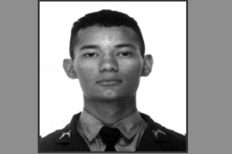 O sargento da Polícia Militar (PM) Rogério Lima dos Santos, de 37 anos, morreu durante uma operação na favela da Caixa D'Água, em Queimados, na Baixada Fluminense.