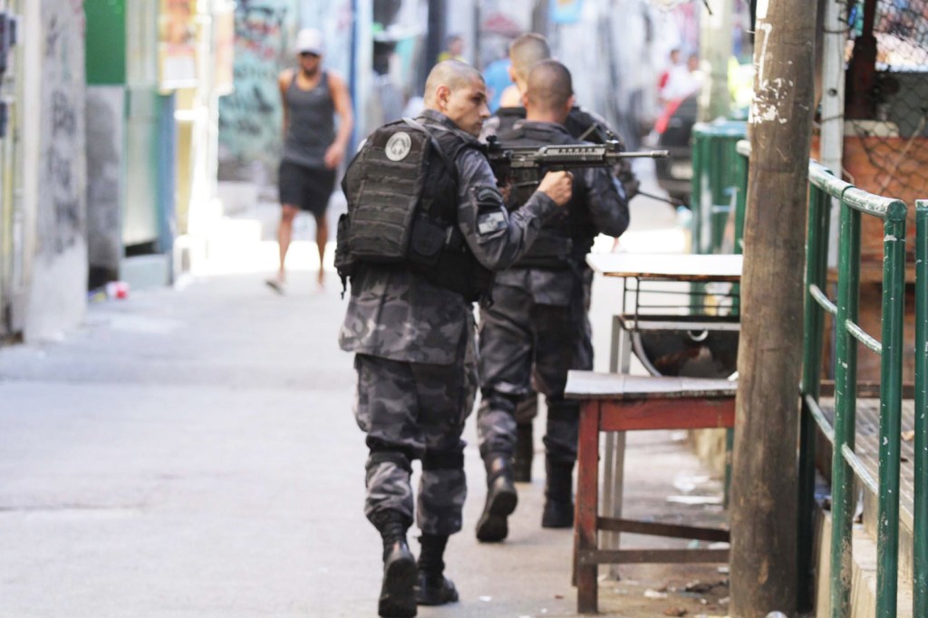 Movimentação policial após intenso tiroteio deixar mortos na Rocinha, zona sul do Rio de Janeiro (RJ) - 24/03/2018