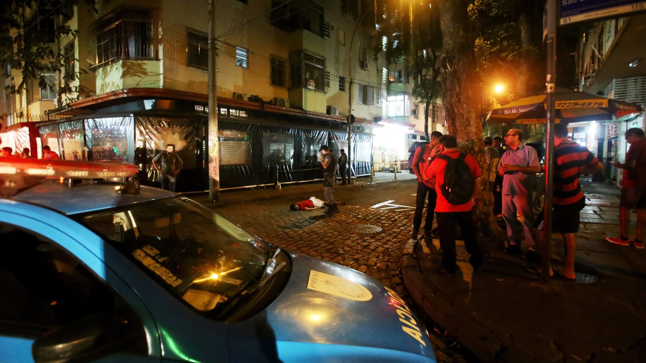 Tiroteio deixa dois mortos nos arredores da Praça São Salvador, no Rio de Janeiro (RJ) - 08/03/2018