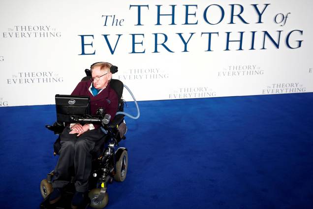 Stephen Hawking chega para a premiere do filme ' A Teoria de Tudo' , em Londres - 09/12/2014