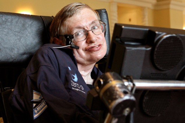 O físico britânico Stephen Hawking durante uma entrevista na cidade de Orlando, na Flórida - 25/04/2007