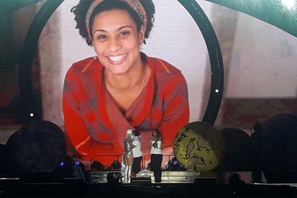 Katy Perry homenageia Marielle durante show no RJ