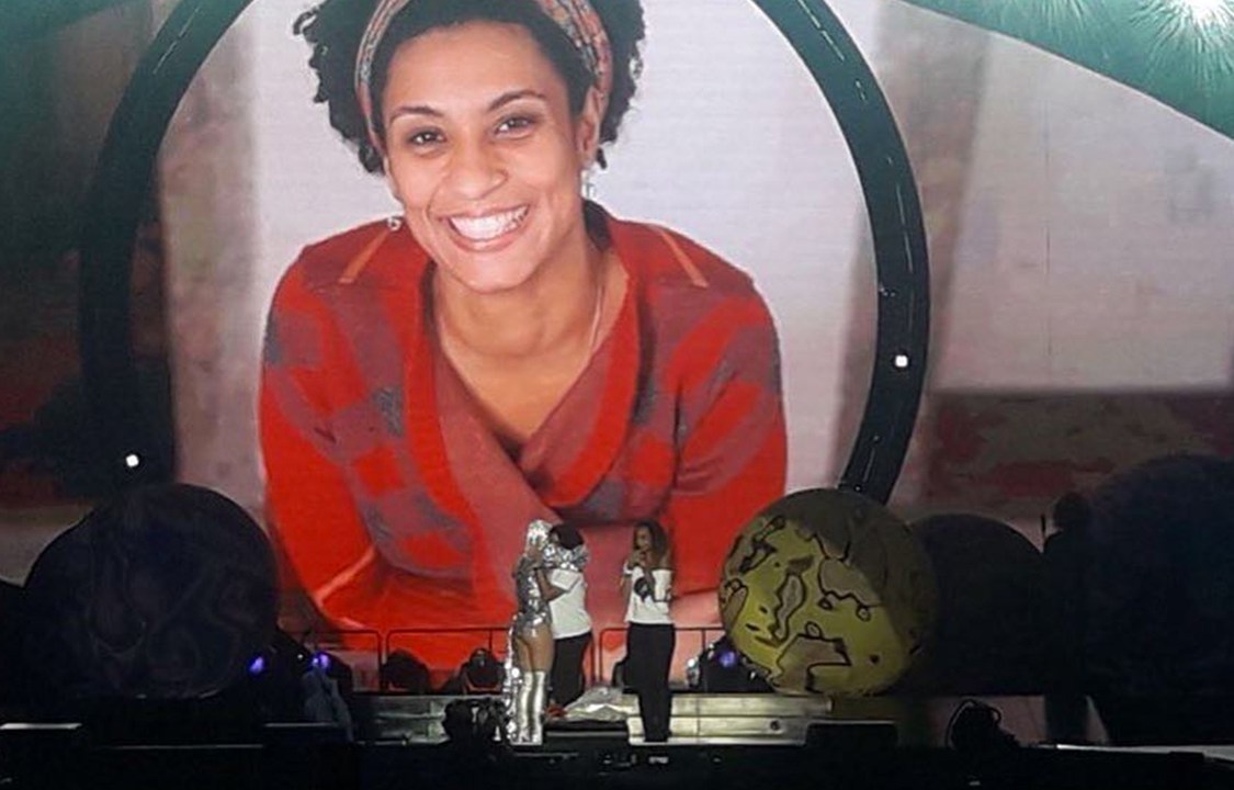 Katy Perry homenageia Marielle durante show no RJ