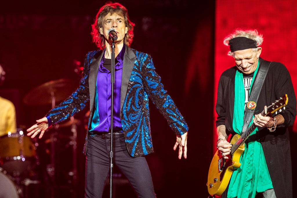 Mick Jagger e Keith Richards durante apresentação do grupo 'The Rolling Stones' no Friends Arena, nos arredores de Estocolmo, na Suécia - 12/10/2017