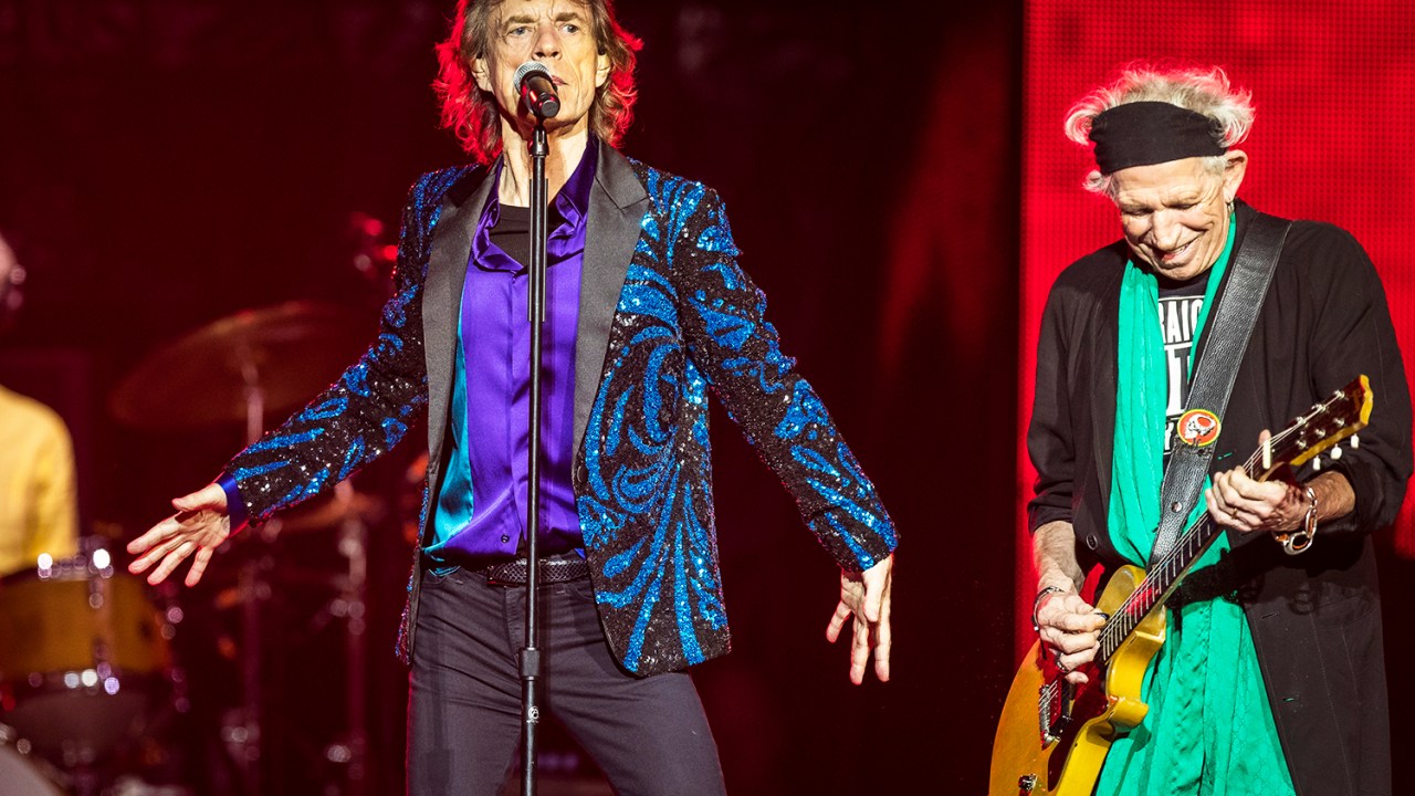 Mick Jagger e Keith Richards durante apresentação do grupo 'The Rolling Stones' no Friends Arena, nos arredores de Estocolmo, na Suécia - 12/10/2017