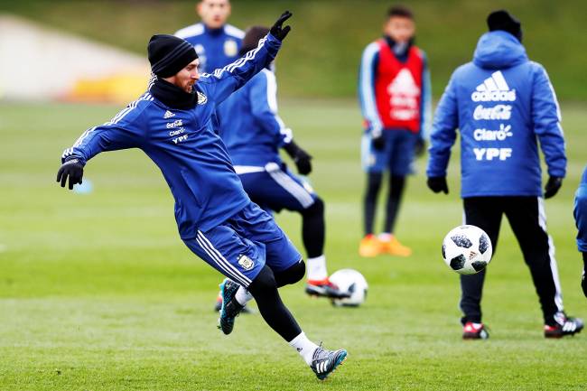 O atacante da Seleção Argentina, Lionel Messi, durante treino em Manchester - 21/03/2018