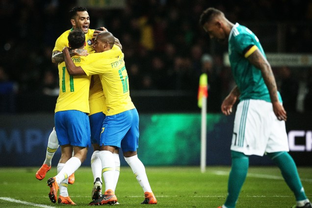 Jogadores da Seleção Brasileira comemoram após Gabriel Jesus abrir o placar para o Brasil, durante partida amistosa contra a Alemanha - 27/03/2018