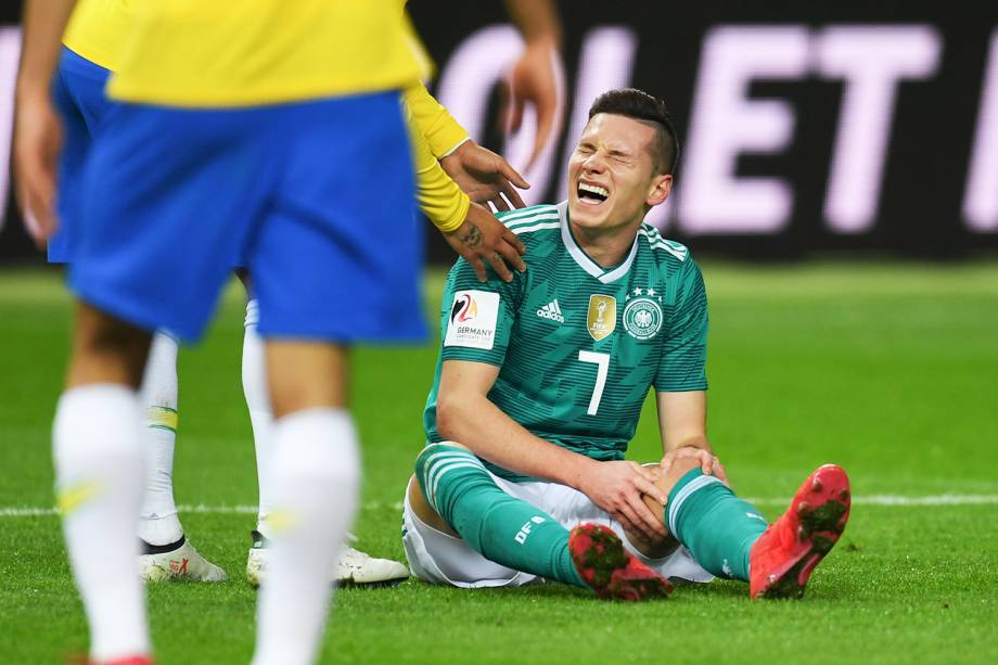 Julian Draxler recebe falta durante partida amistosa entre Brasil e Alemanha - 27/03/2018