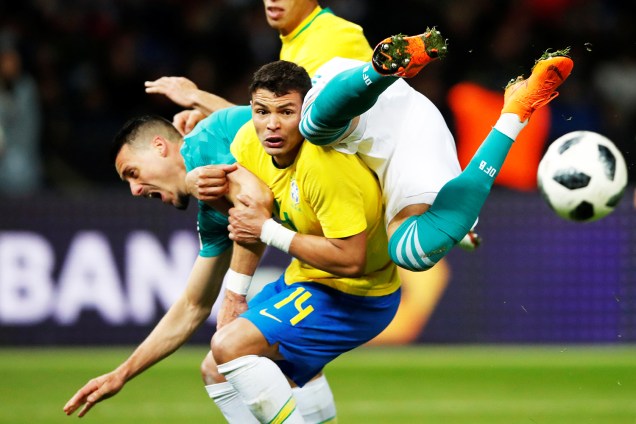 Thiago Silva e Sandro Wagner se chocam durante partida entre Brasil e Alemanha - 27/03/2018