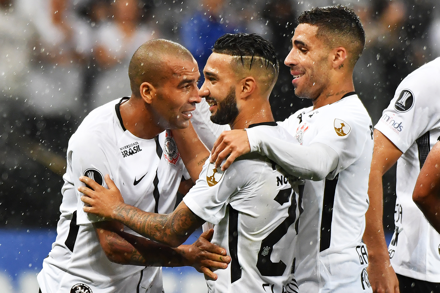 O jogador Emerson Sheik comemora após marcar gol durante partida entre Corinthians e Deportivo Lara, válida pela segunda rodada da fase de grupos da Copa Libertadores - 14/03/2018