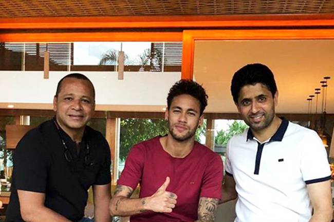 Presidente do PSG visita Neymar O presidente do Paris Saint-Germain, Nasser Al Khelaifi dir), visita Neymar (centro), na casa do jogador, localizada em Mangaratiba, litoral sul do Rio de Janeiro