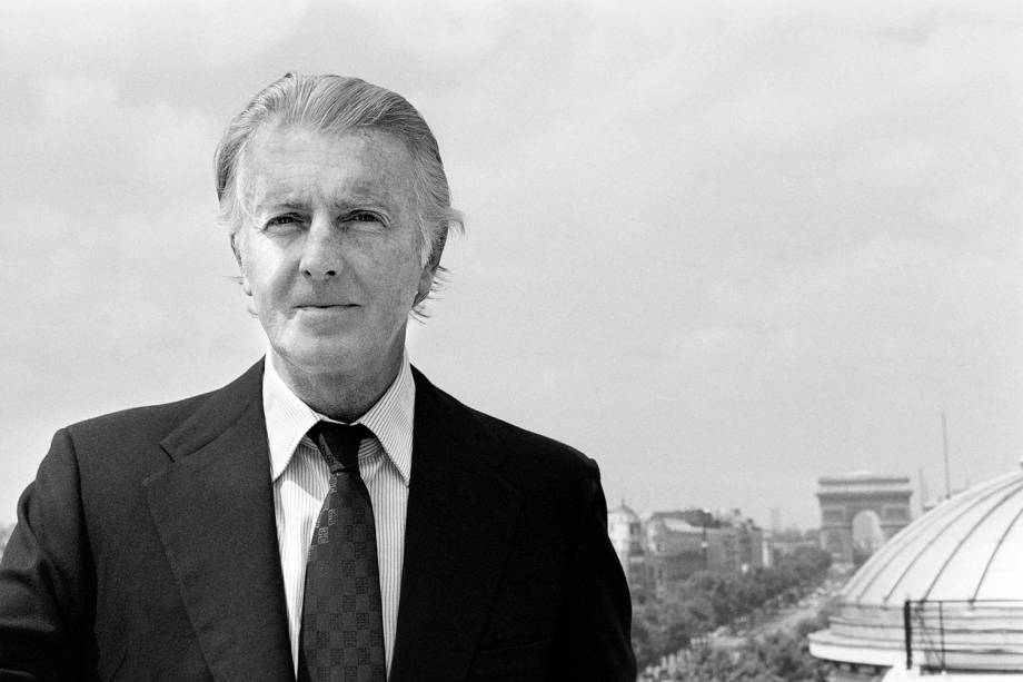 O aristocrata francês e designer de moda Hubert de Givenchy posa para foto em Paris - 27/07/1978