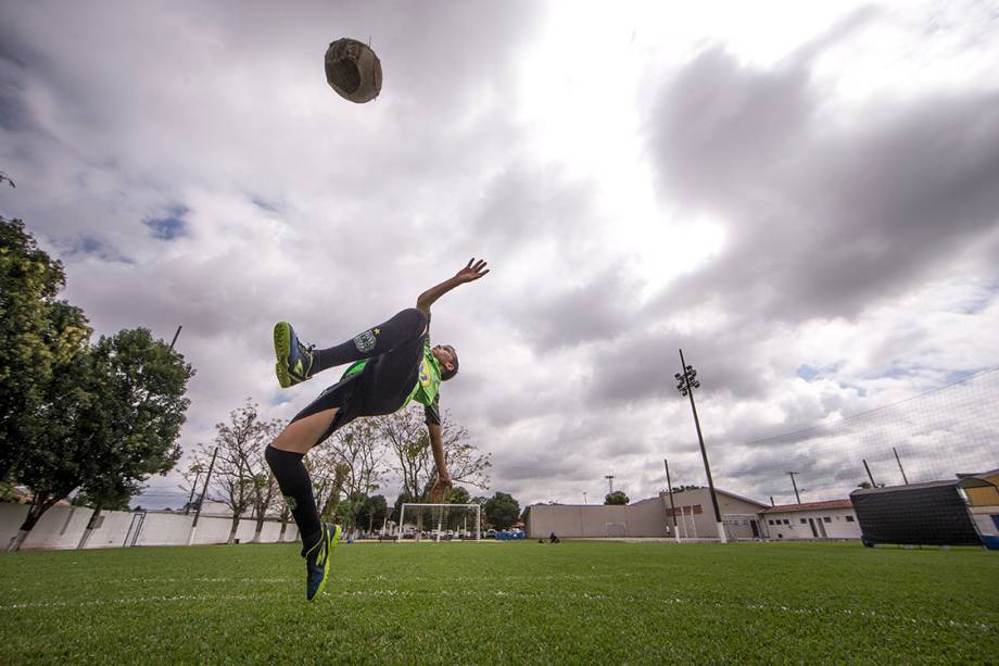 Rubens de 12 anos, na Escolinha de futebol do Coritiba