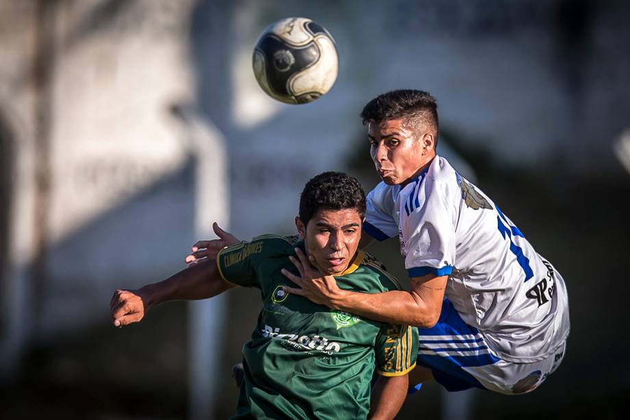 Amistoso entre Urano e Palmeirinha no estádio Manecão no bairro de Xaxim em Curitiba