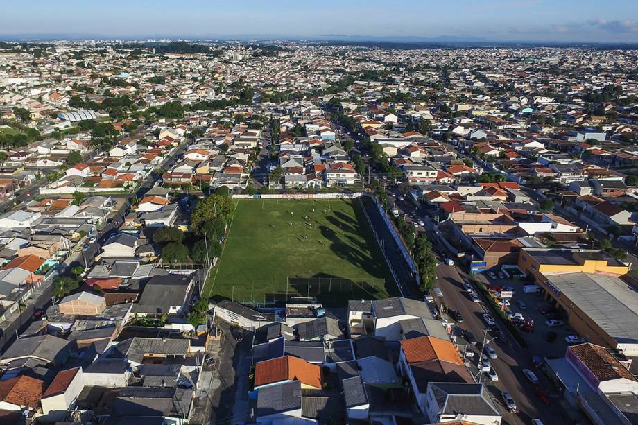 Estádio Manecão no bairro de Xaxim em Curitiba, durante amistoso entre Urano e Palmeirinha