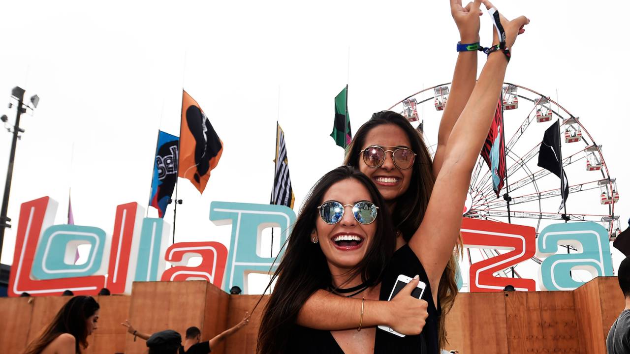 Público chega ao Autódromo de Interlagos, zona sul da capital paulista, para participar do festival Lollapalooza - 23/03/2018