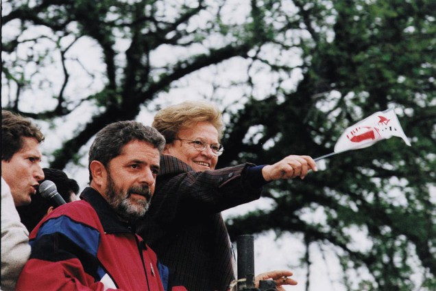 Lula apoia a candidatura de Luiza Erundina à prefeitura de São Paulo em um comício, em 1996.