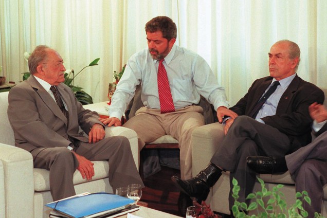 O ex-governador de Pernambuco, Miguel Arraes, Lula e o político Leonel Brizola, discutem uma frente única de oposição para a eleição presidencial, em 1998.