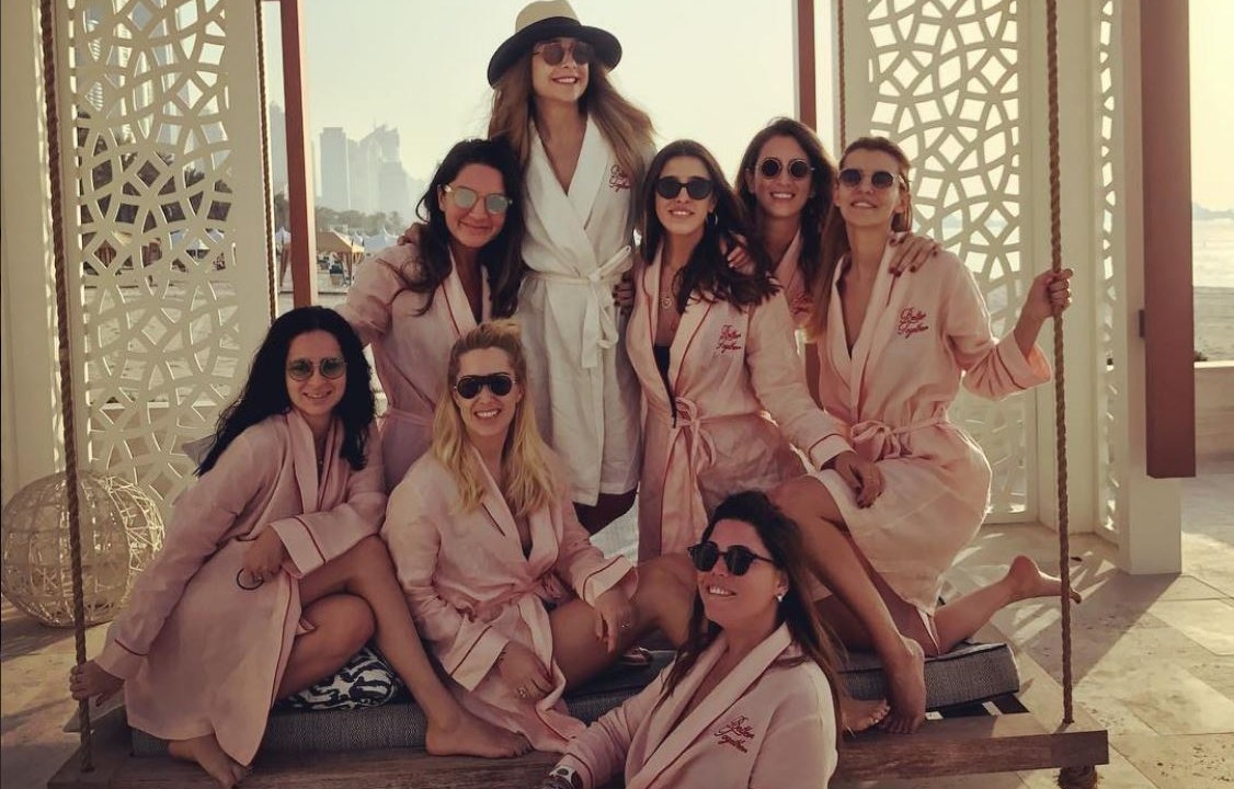 Mina Basaran e amigas em Dubai